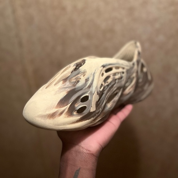 Yeezy Foam Runner MX Cream Clay, size 10.5 - Picture 7 of 13